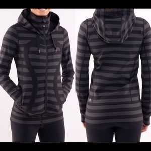 Stride jacket in macro stripe black/grey